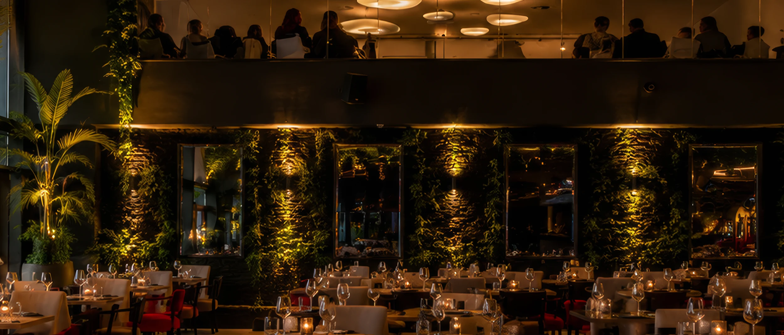 Salle de restaurant et sa mezzanine du Magic Parc